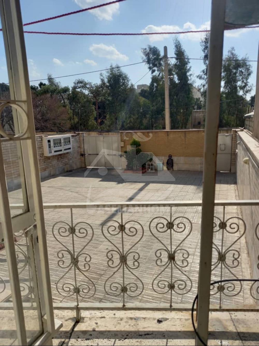 ۶۱ متر دارای پارکینگ و انباری  طبقه اول