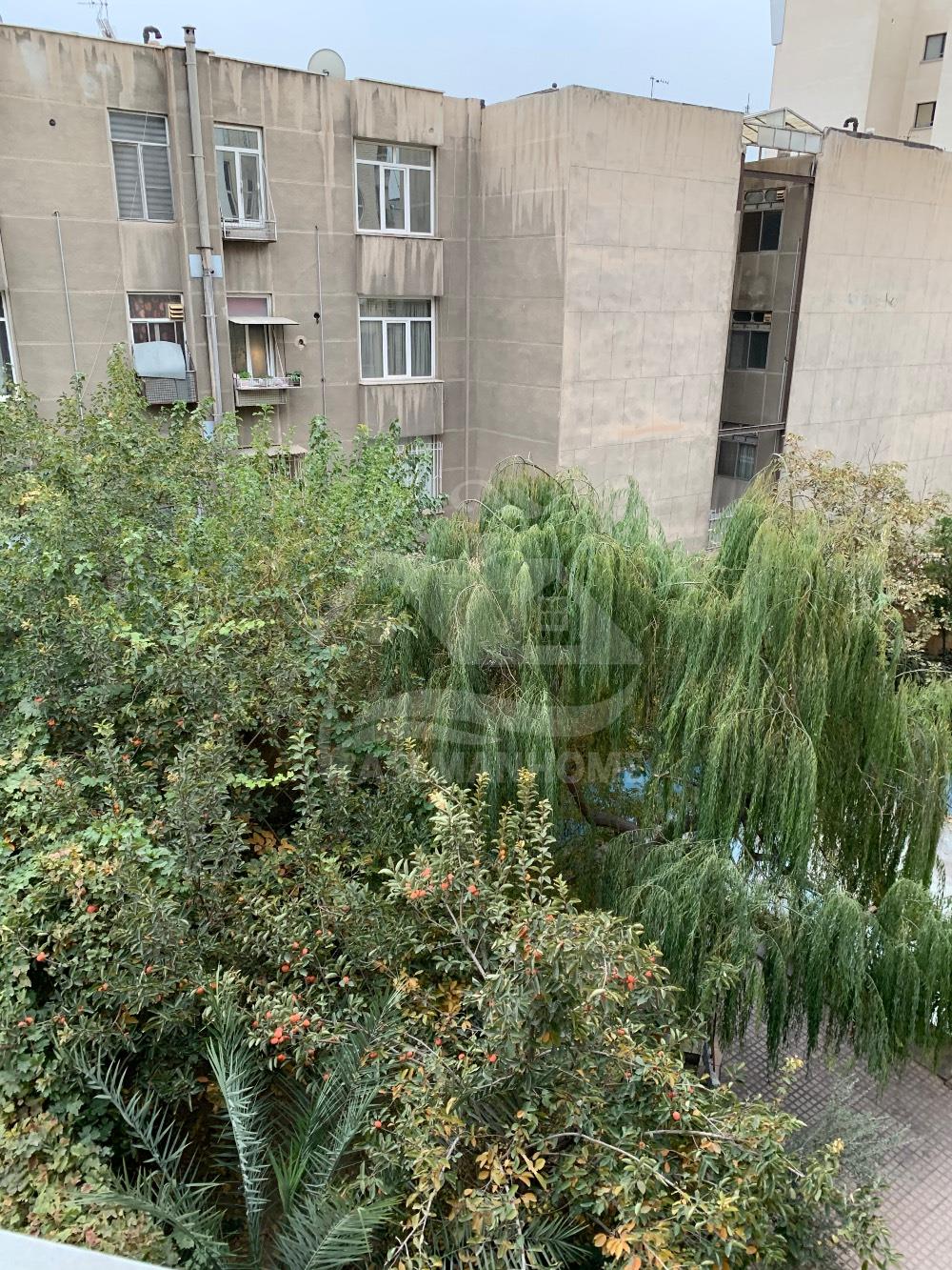 ۹۰ متر  با پارکینگ و انباری میدان دریان نو