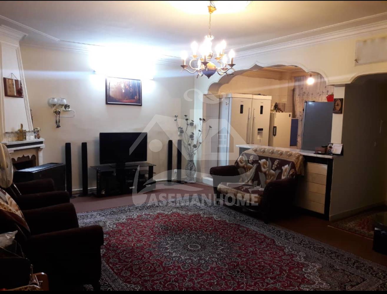 ۸۴ متر           شمال صادقیه.          دسترسی عالی