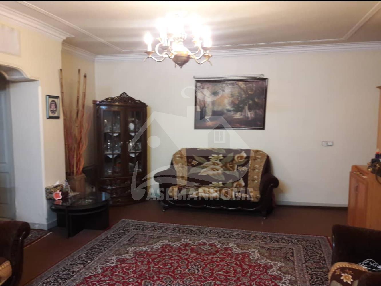۸۴ متر           شمال صادقیه.          دسترسی عالی